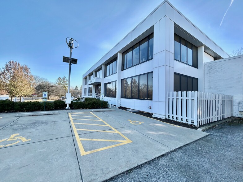 3500 Western Ave, Highland Park, IL for rent - Building Photo - Image 1 of 13