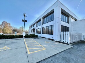 3500 Western Ave, Highland Park, IL for rent Building Photo- Image 1 of 14