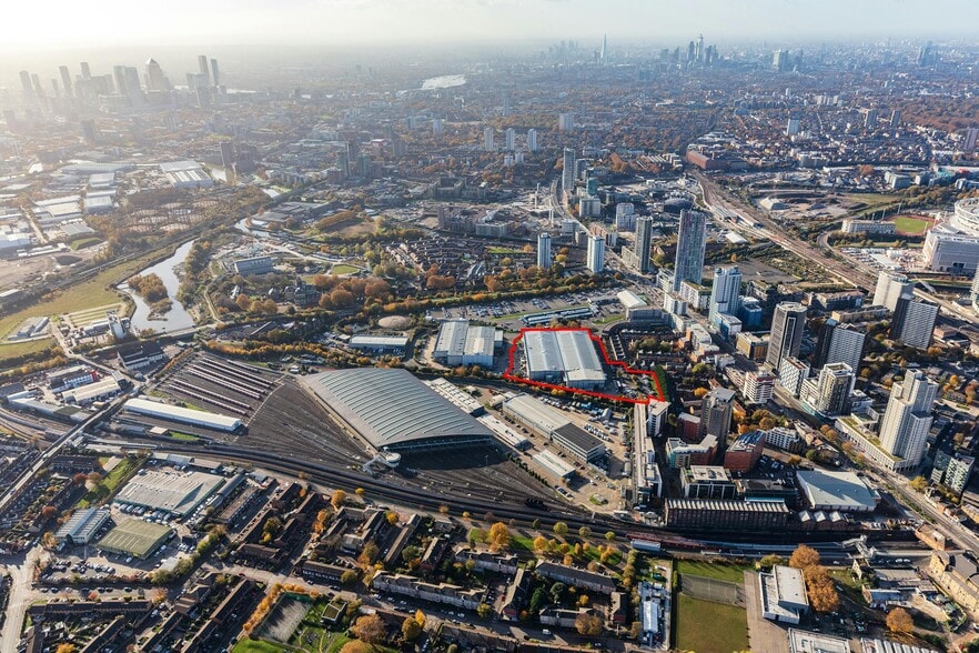 Rick Roberts Way, London to rent - Building Photo - Image 3 of 7