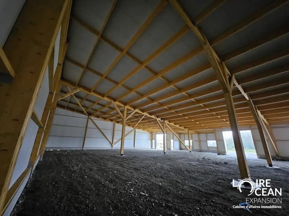 Location Local d'activités 269 m² - Photo 1