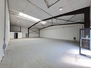 Erica Rd, Milton Keynes to rent Interior Photo- Image 1 of 2