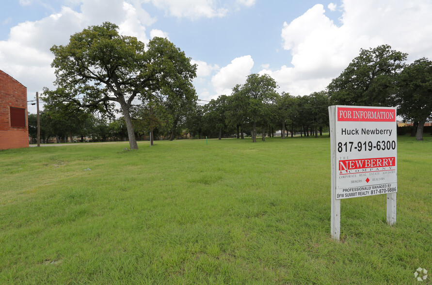 2719 Denton Hwy, Haltom City, TX for rent - Primary Photo - Image 1 of 2