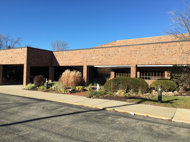 11200 E 11 Mile Rd, Warren, MI for sale - Building Photo - Image 1 of 1