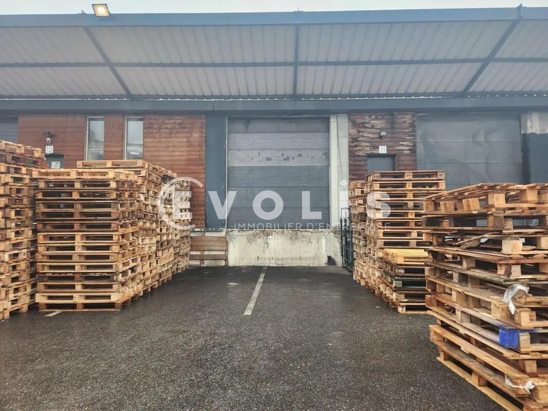 Light Industrial in Saint-Priest to rent Building Photo- Image 1 of 16