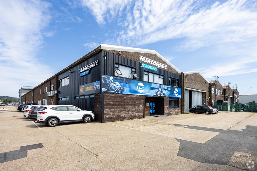 30 Chartwell Rd, Lancing to rent - Building Photo - Image 2 of 2