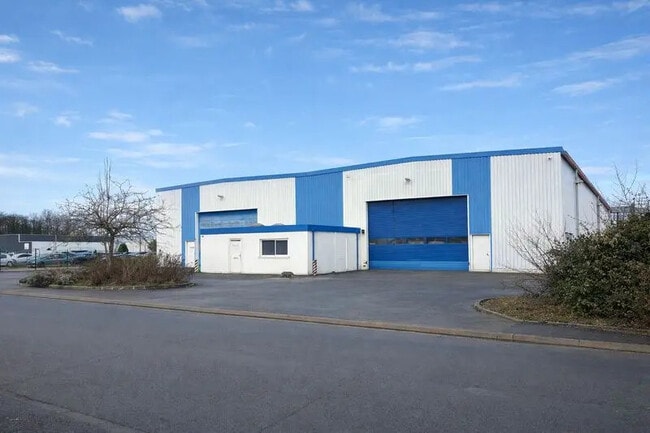 Location Local d'activités 1 556 m²