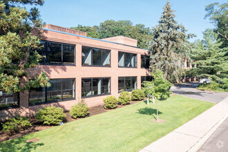 200 Pemberwick Rd, Greenwich, CT for rent Primary Photo- Image 1 of 8