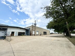 1625 Hinton St, Dallas, TX for rent Building Photo- Image 1 of 3