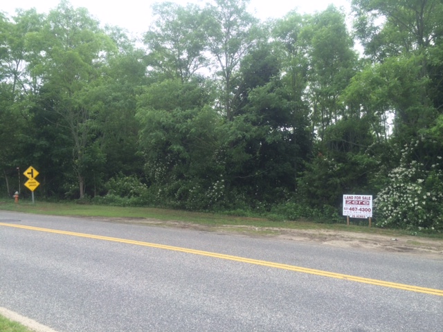 Middle Rd, Riverhead, NY for sale - Primary Photo - Image 1 of 1