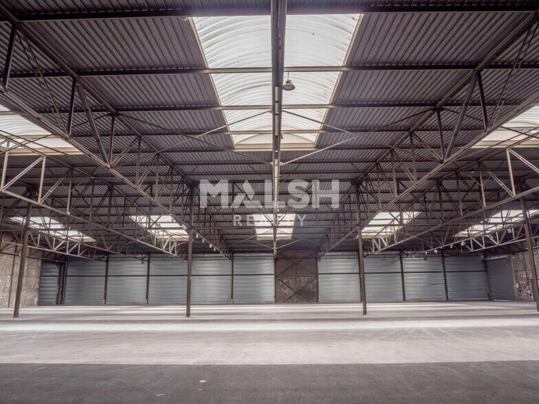 Light Industrial in Vénissieux to rent - Interior Photo - Image 3 of 9
