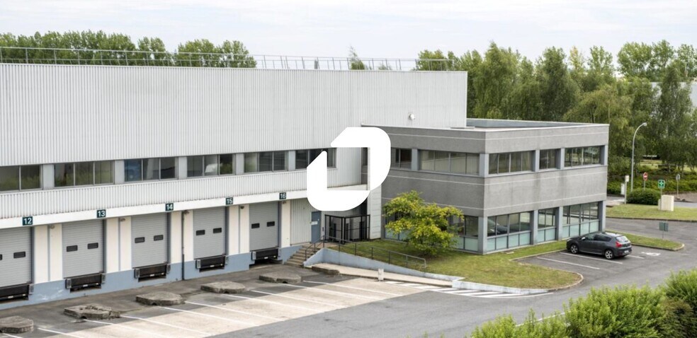 Industrial in Compans to rent - Building Photo - Image 3 of 4