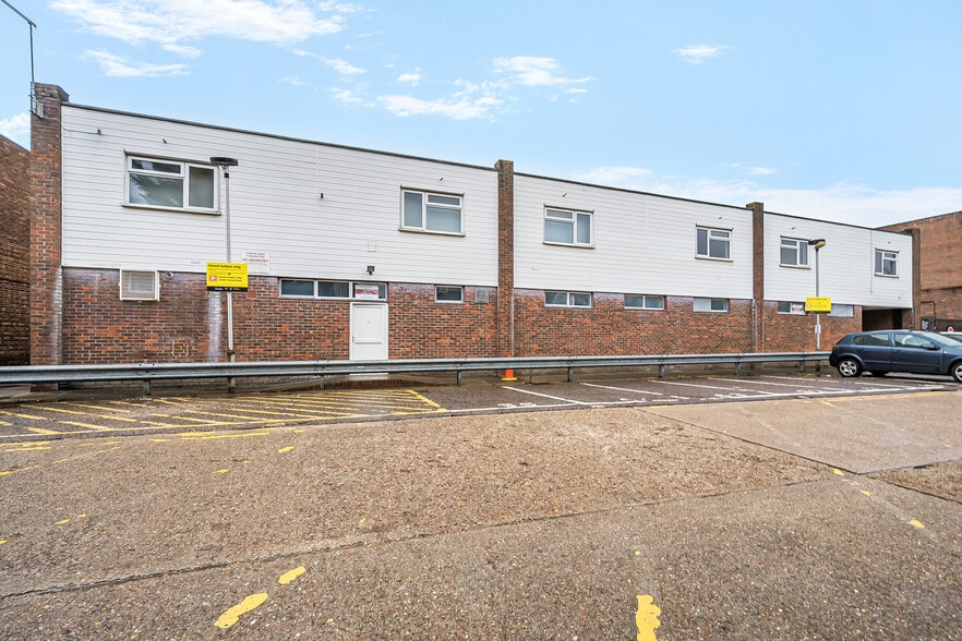 85 High St, Chislehurst to rent - Building Photo - Image 2 of 17