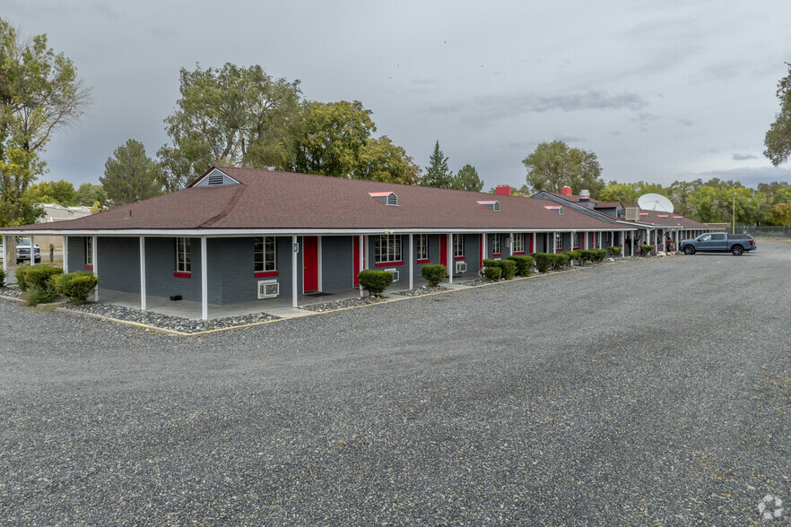 Lovelock Hospitality & Rv Park portfolio of 3 properties for sale on LoopNet.co.uk - Building Photo - Image 1 of 18