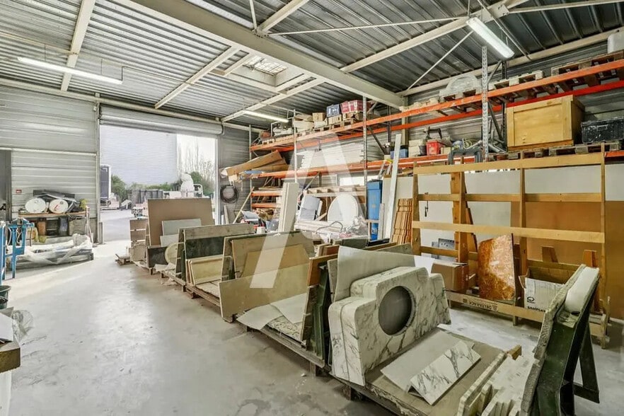 Light Industrial in Choisy-le-Roi to rent - Building Photo - Image 2 of 5