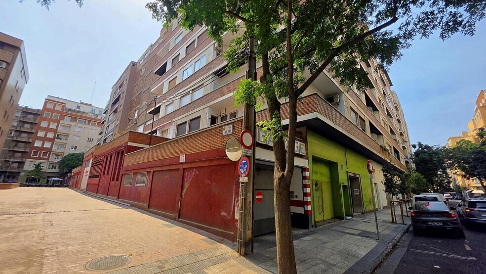 Retail in Zaragoza for sale - Building Photo - Image 2 of 7