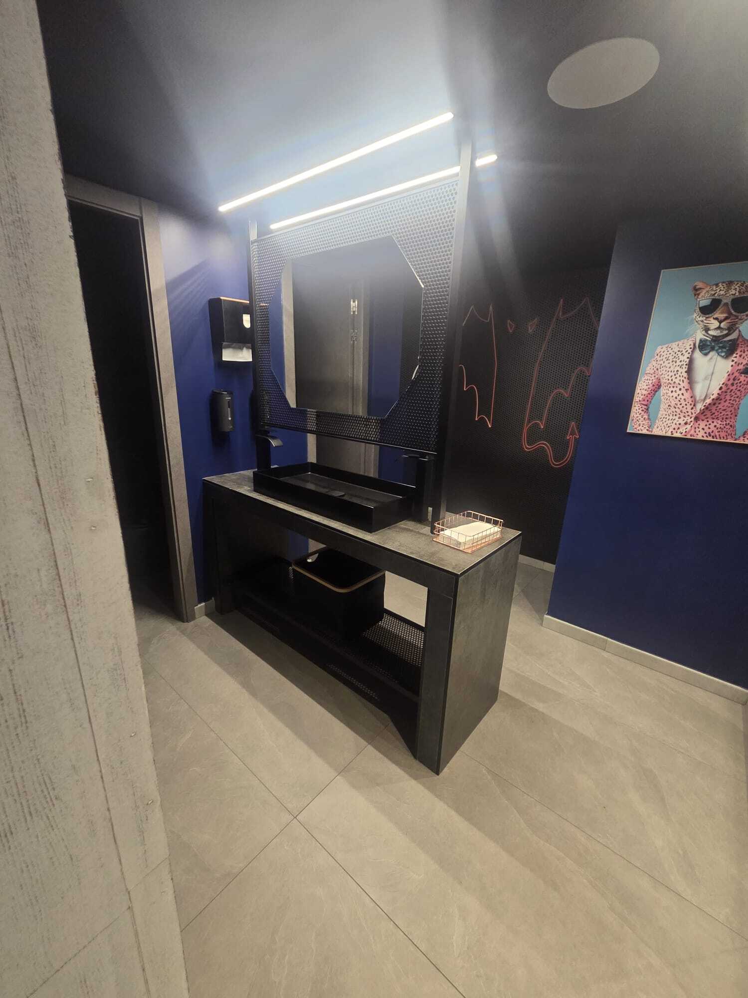 Retail in Madrid, Madrid to rent Interior Photo- Image 1 of 3