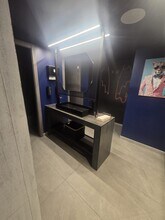 Retail in Madrid, Madrid to rent Interior Photo- Image 1 of 3