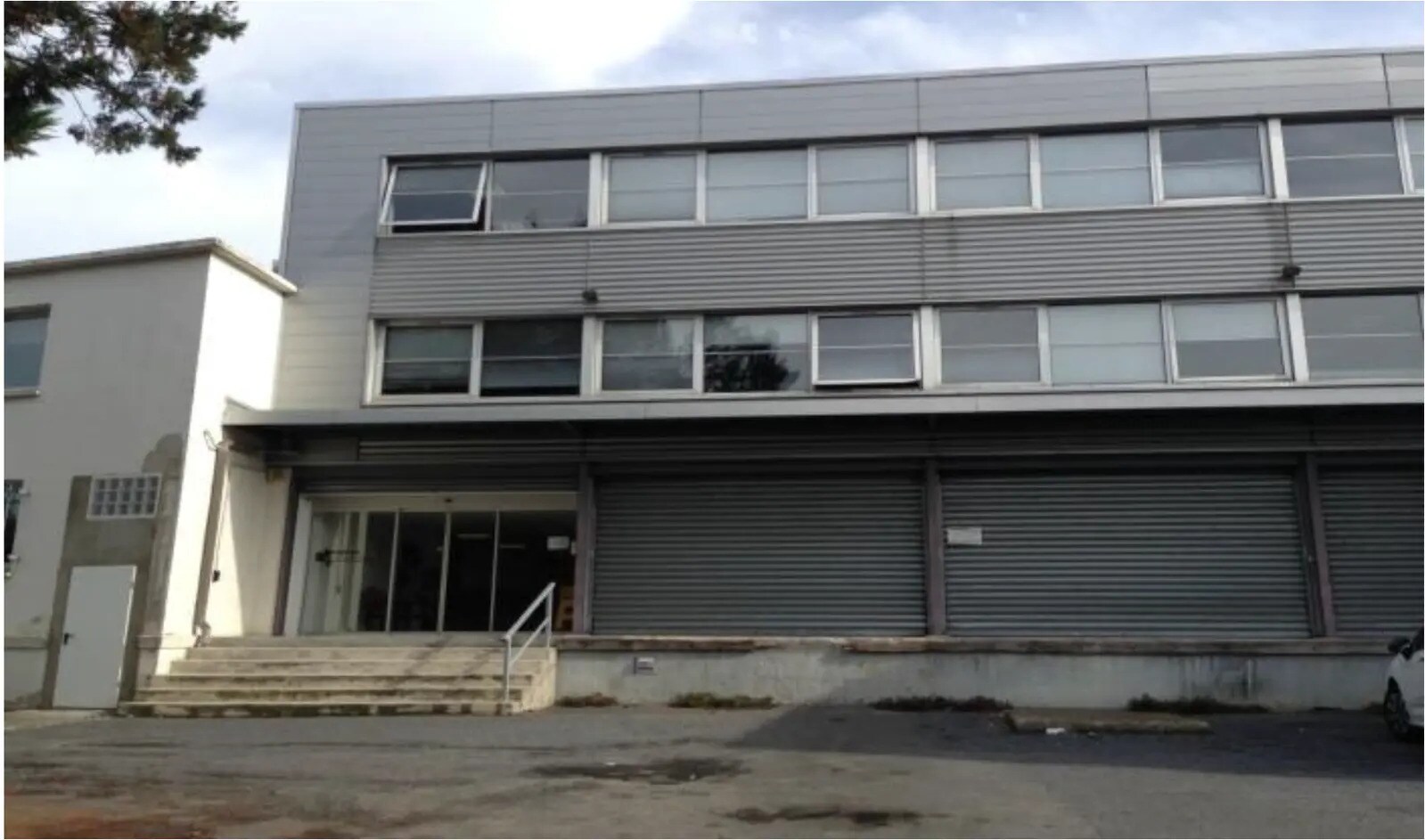 Light Industrial in Nanterre to rent Primary Photo- Image 1 of 5