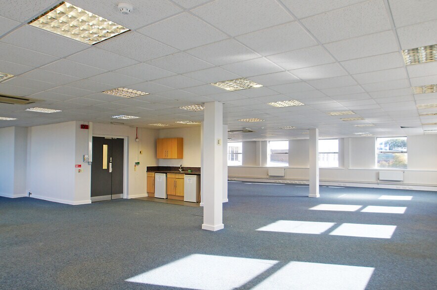 London Rd, Amesbury to rent - Interior Photo - Image 3 of 3
