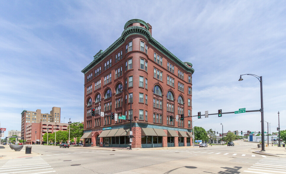 226 S Main St, Rockford, IL for sale - Building Photo - Image 1 of 1