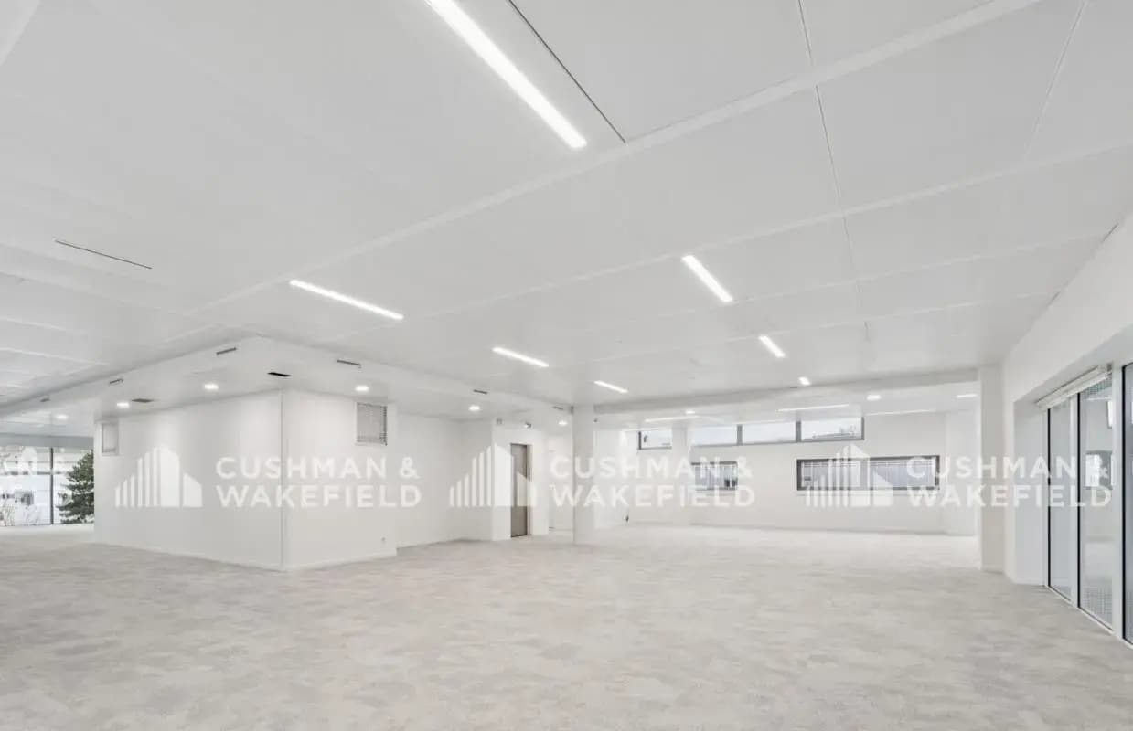 892-896 Rue Yves Kermen, Boulogne-Billancourt to rent Interior Photo- Image 1 of 4