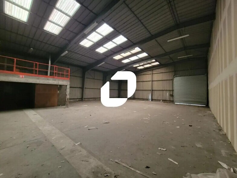 Light Industrial in Les Sorinières to rent - Interior Photo - Image 3 of 5