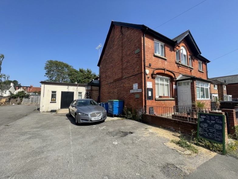 45 York Rd, Farnborough for sale - Building Photo - Image 2 of 9