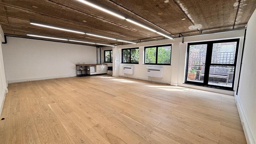 18 Victoria Park Sq, London to rent - Building Photo - Image 2 of 9