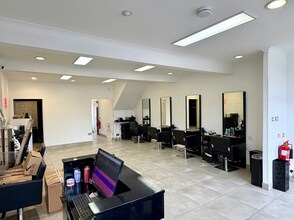 11 High St, Woking to rent Interior Photo- Image 1 of 2