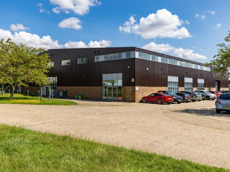 59 Wrest Park, Silsoe to rent - Building Photo - Image 2 of 32