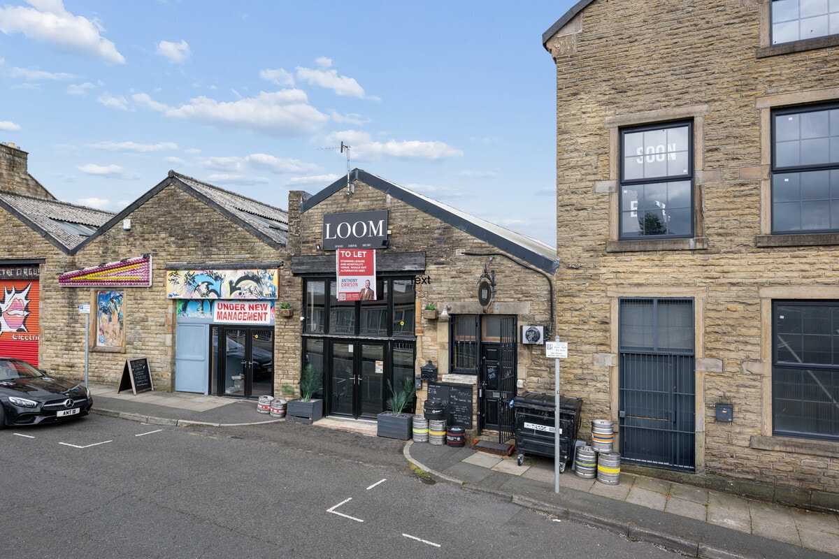 49-52 Bank Parade, Burnley to rent Building Photo- Image 1 of 4