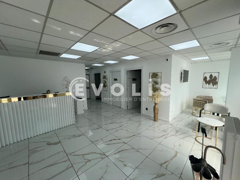 Retail in Saint-Maur-des-Fossés to rent - Interior Photo - Image 1 of 9