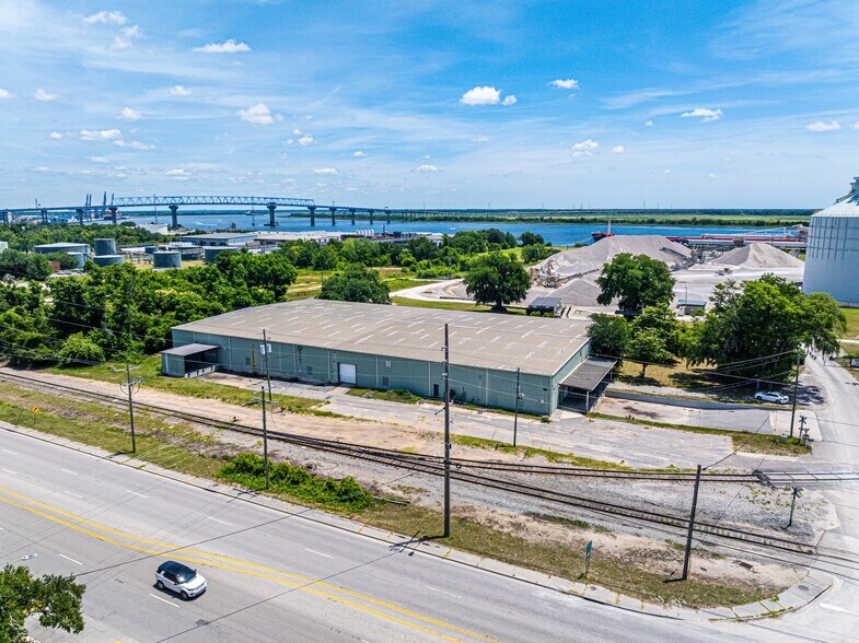 1002 E Montague Ave, North Charleston, SC for rent - Building Photo - Image 3 of 7