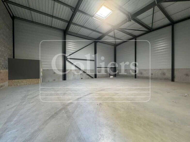 Light Industrial in Signes to rent - Interior Photo - Image 2 of 3