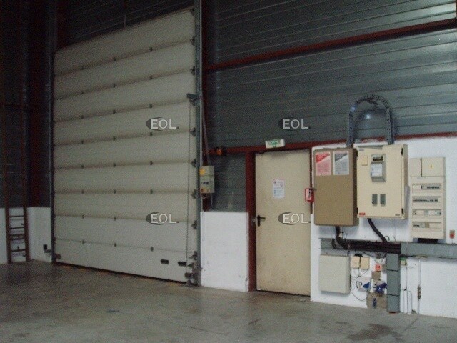 Light Industrial in Méry-sur-Oise to rent - Interior Photo - Image 3 of 4