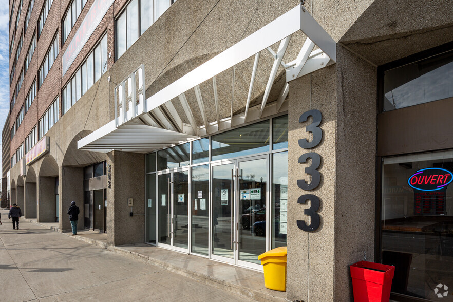 323-355 Rue Chabanel O, Montréal, QC for rent - Building Photo - Image 3 of 6