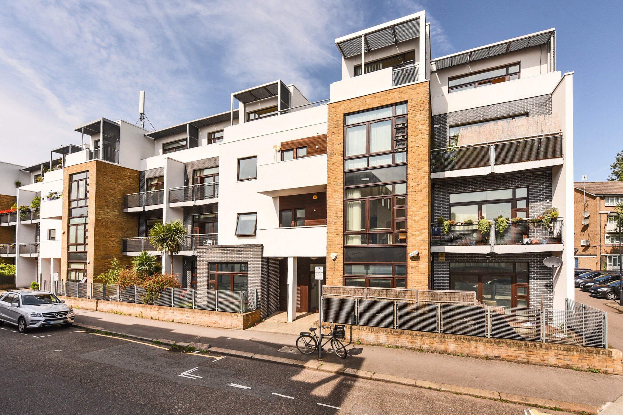 18 & 29 Kimberley Rd, London for sale Building Photo- Image 1 of 1