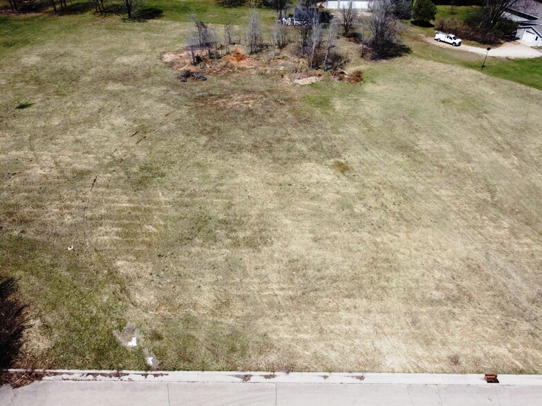 3.32 Acres Hillshire Dr, New London, WI for sale - Aerial - Image 1 of 1