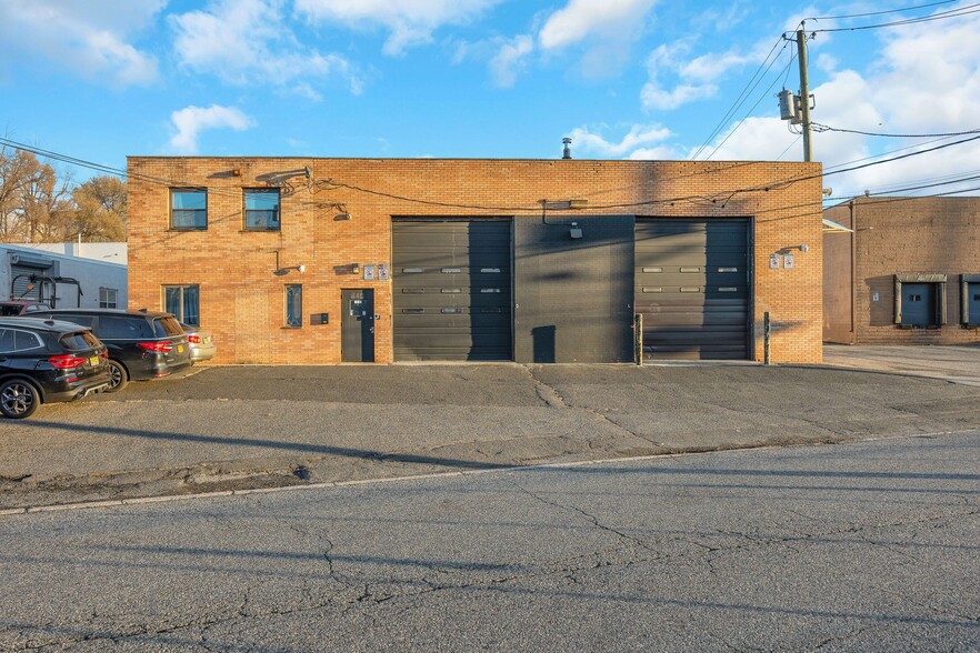 645 Industrial Rd, Carlstadt, NJ for rent - Building Photo - Image 3 of 29