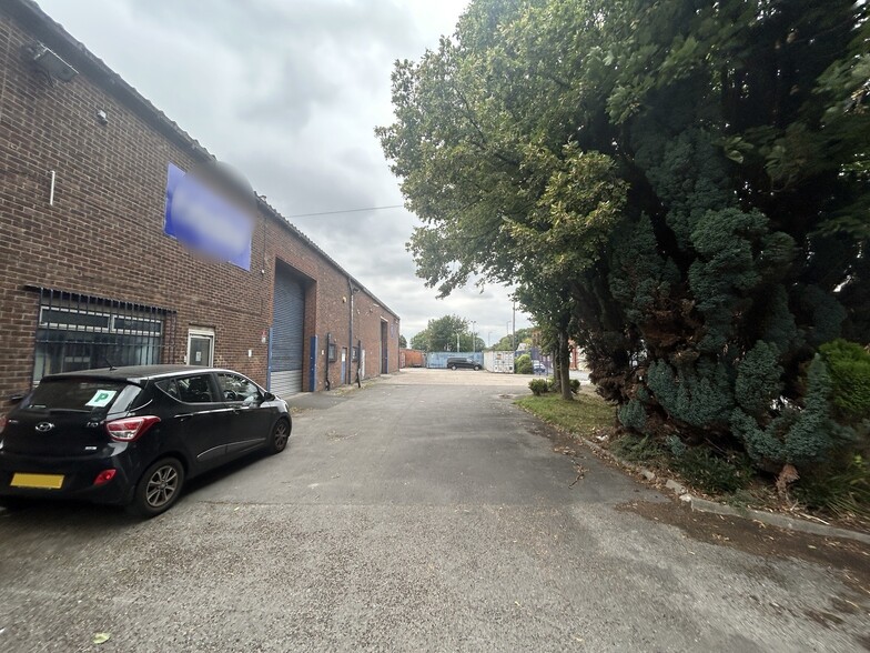 1 Edward St, Salford to rent - Building Photo - Image 2 of 8