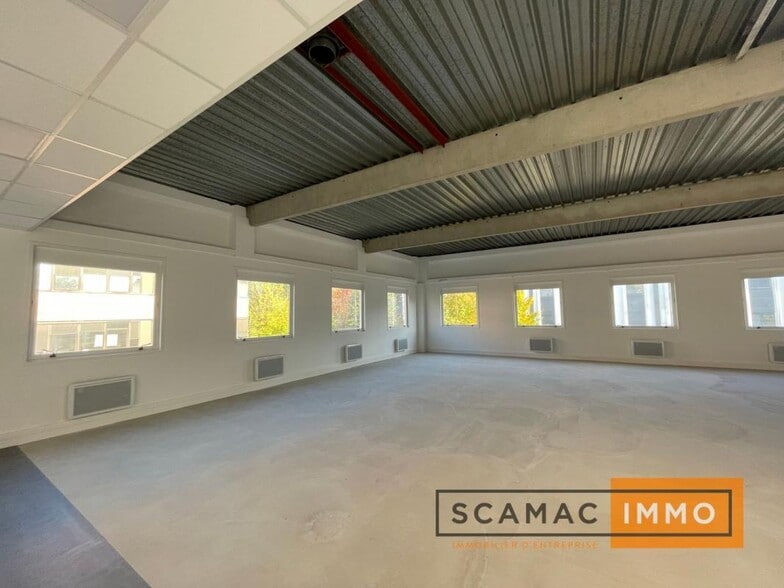 Industrial in Verrières-le-Buisson to rent - Building Photo - Image 2 of 15
