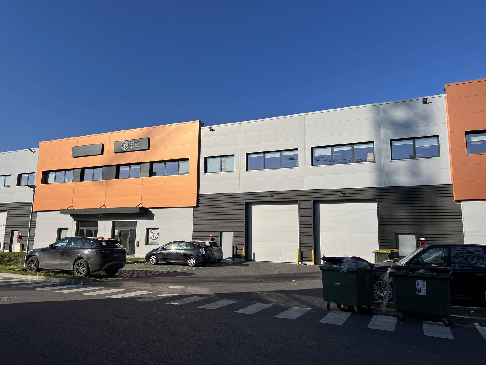 Light Industrial in Romainville to rent Building Photo- Image 1 of 11