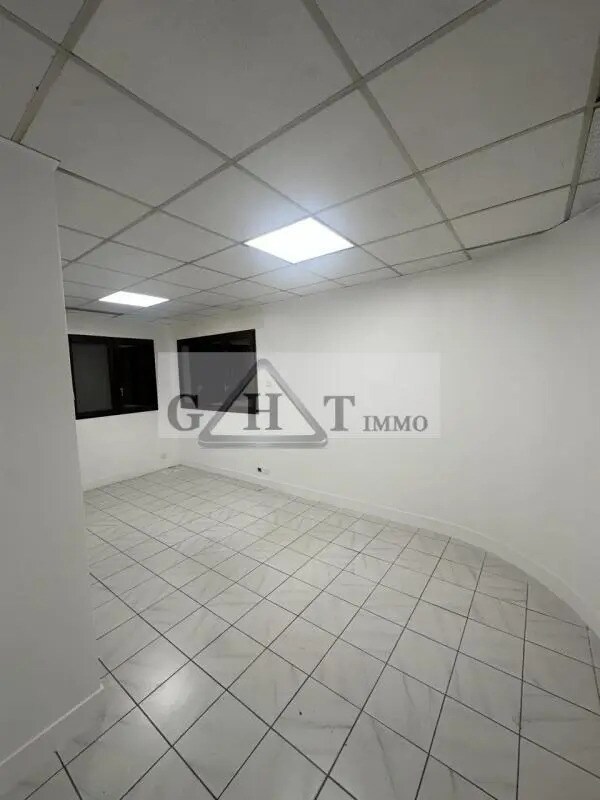 Location Bureaux 300 m² - Photo 1