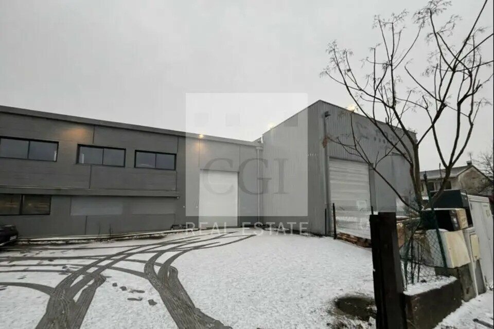 Light Industrial in Villeurbanne for sale Building Photo- Image 1 of 12