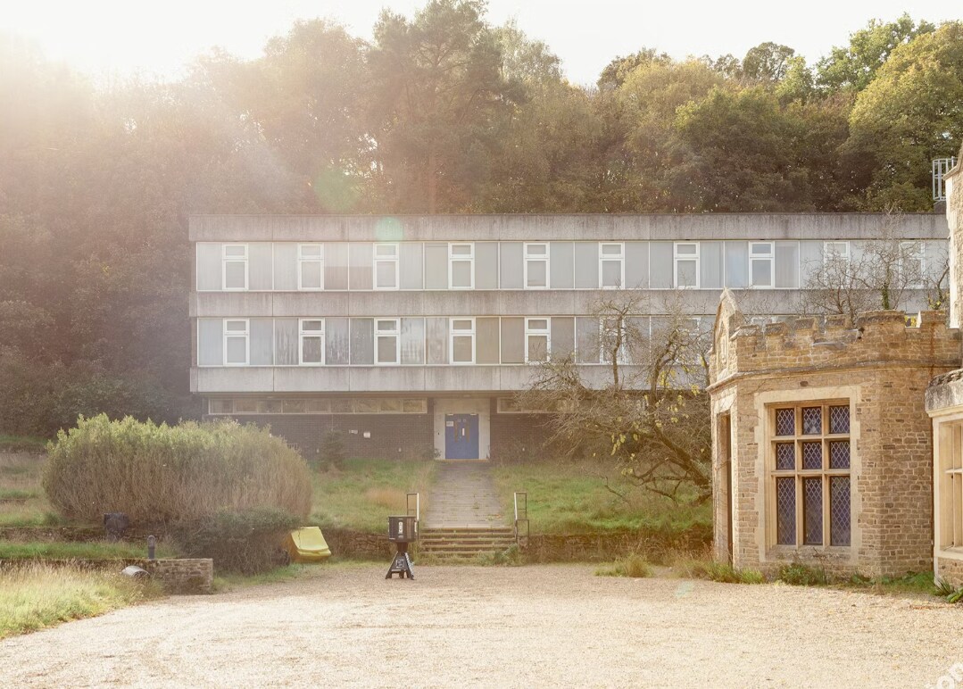 Portsmouth Rd, Guildford to rent Primary Photo- Image 1 of 11