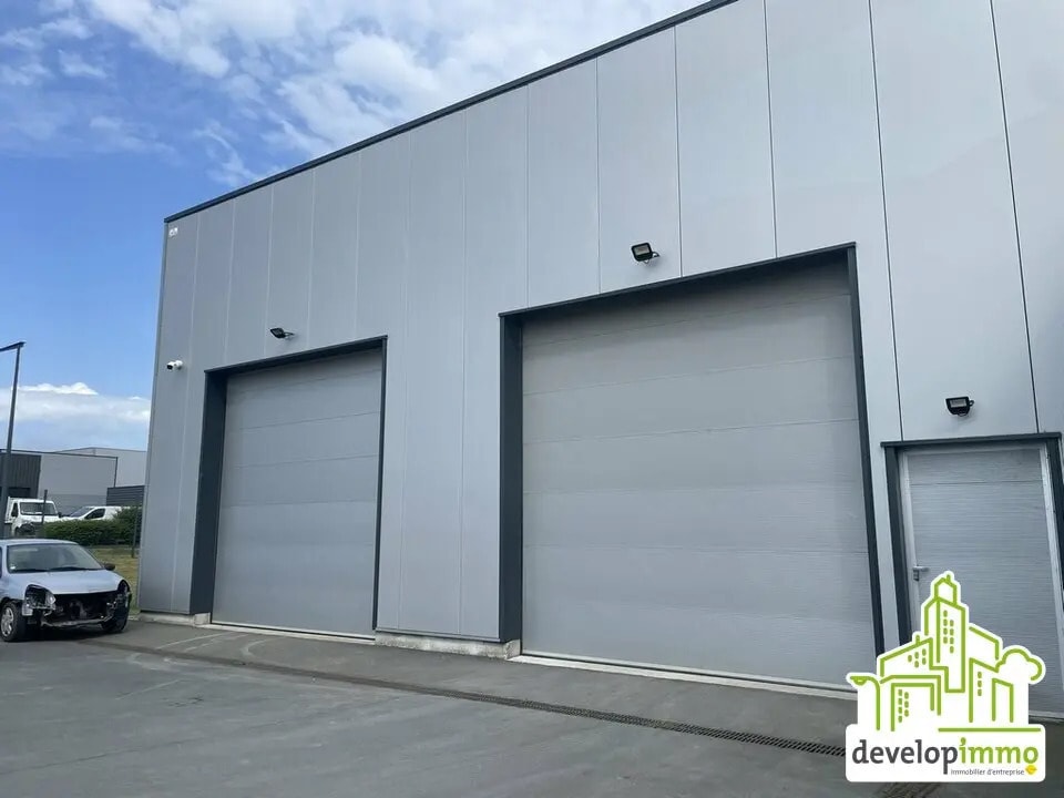 Location Local d'activités 380 m² - Photo 1