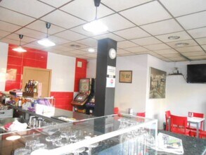 Retail in Manresa, Barcelona to rent Building Photo- Image 2 of 7