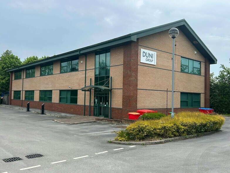 Chester Rd, Runcorn to rent - Building Photo - Image 1 of 1