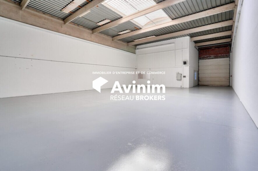 Industrial in SAINT-OUEN-L'AUMONE to rent - Interior Photo - Image 1 of 3