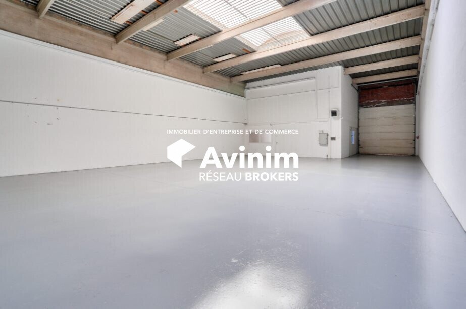 Industrial in SAINT-OUEN-L'AUMONE to rent Interior Photo- Image 1 of 4
